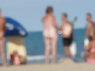 흥분하는 구성원이지만,후에 온라인 포르노에서 엉덩이를 가르킨 그