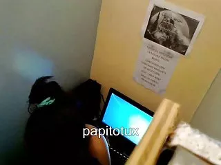 고 싶지 않게 포르노에 온라인 클럽에서 엉덩이가 없는 윤활유 감시,그래서